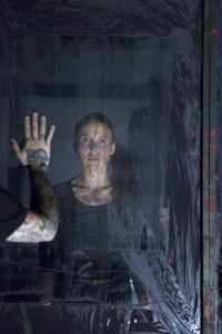 STENGSEL: Uakta kor transparent eit vindauge er, kan det likevel vere eit stengsel. FOTO: KRISTIN AAFLØY OPDAN